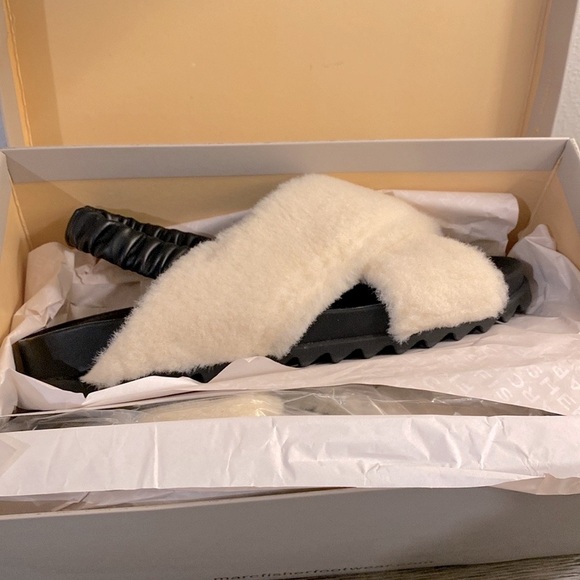 NIB [Marc Fisher] Javin 2 Slingback Faux Fur Sandals White/Black Women’s 8 or 9 - Picture 7 of 8